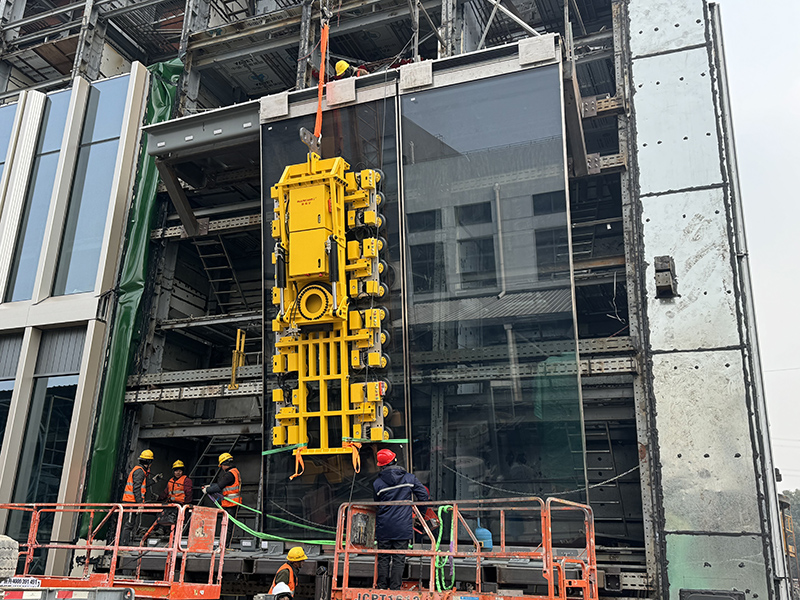 Hydraulic Flip and Rotation Lifting of Large Glass Curtain Wall