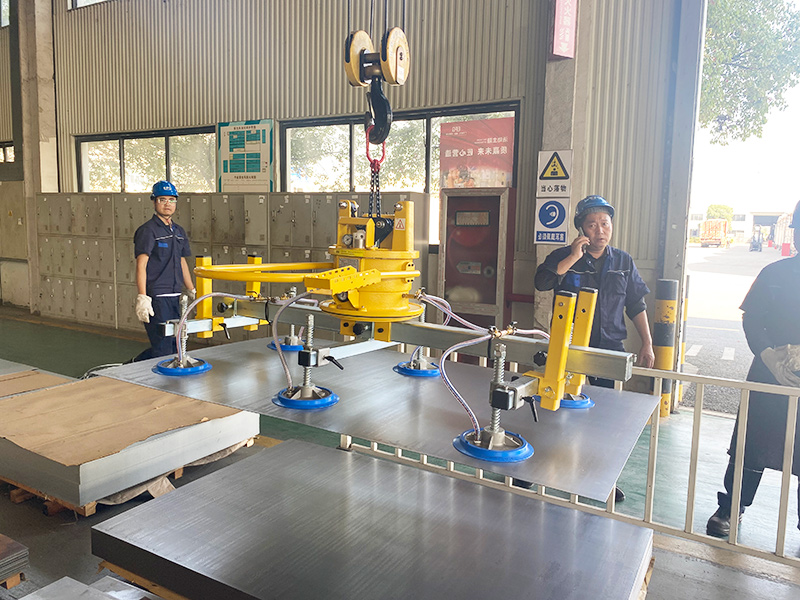 Stainless Steel Sheet Lifting